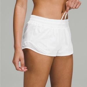 lululemon hotty hot shorts low rise 2.5